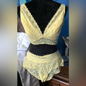 NWOT Wacoal Lace Bralette and Panty Set - Soft Yellow